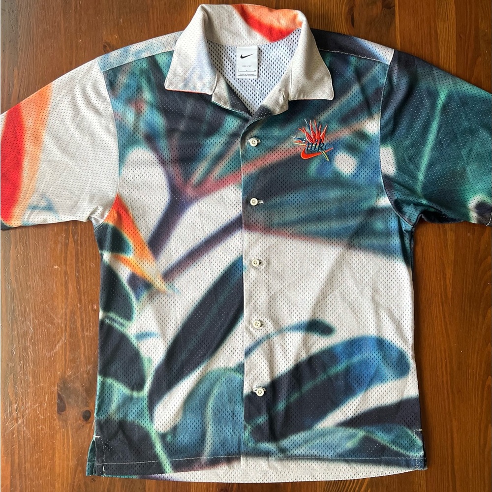 nike shirt/button down w/breathable material & perfect for summer